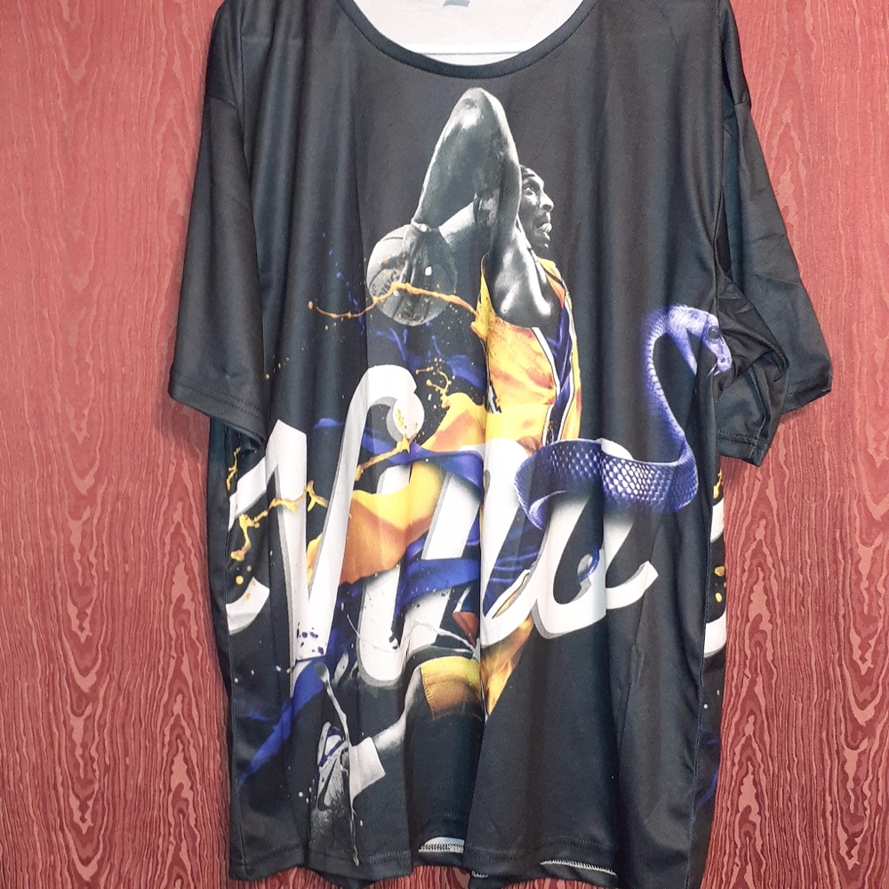 KOBE BRYANT LIGHTWEIGHT SHIRT SPORTS SUPER FAN NBA SLAM DUNK OUTDOORS GAME NWOT